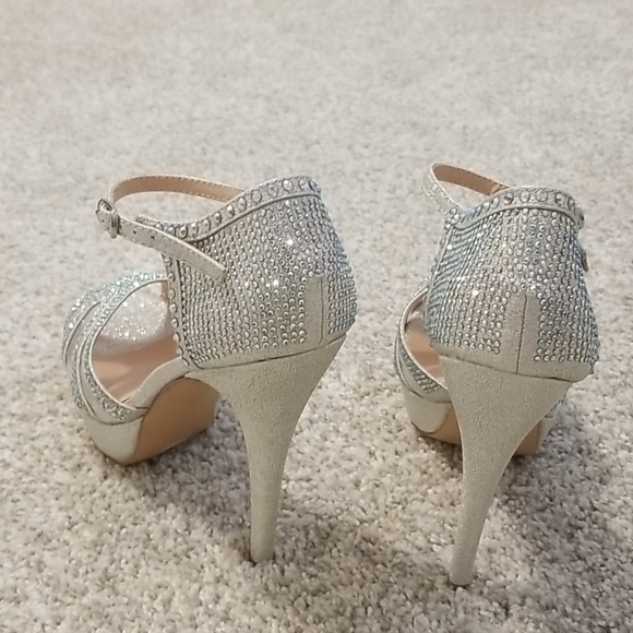 RARE Lauren Lorraine Jeweled High Heels - Picture 3 of 4